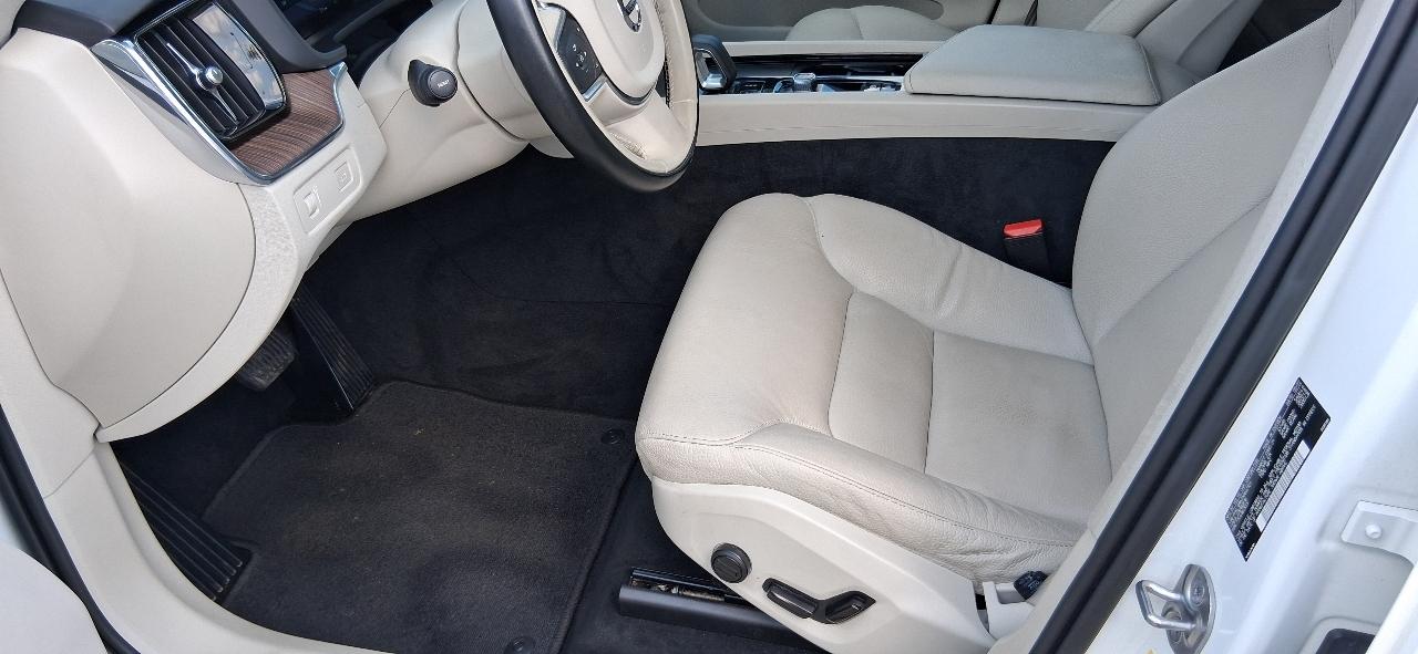 Volvo XC60 B5 AWD Momentum 2022
