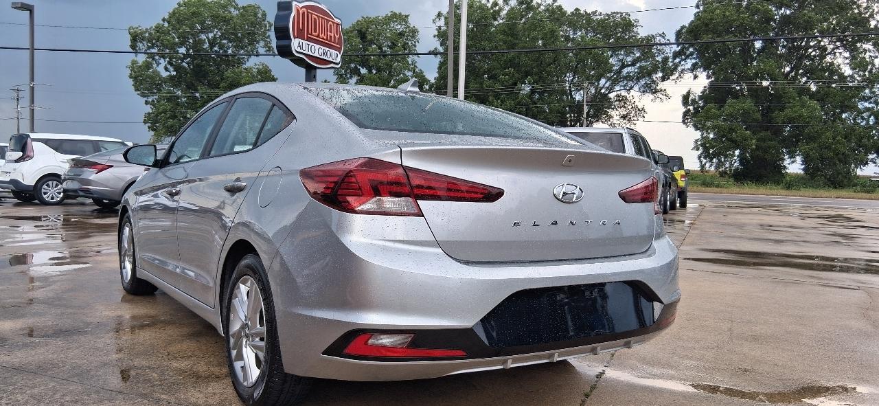 2020 Hyundai Elantra photo 3