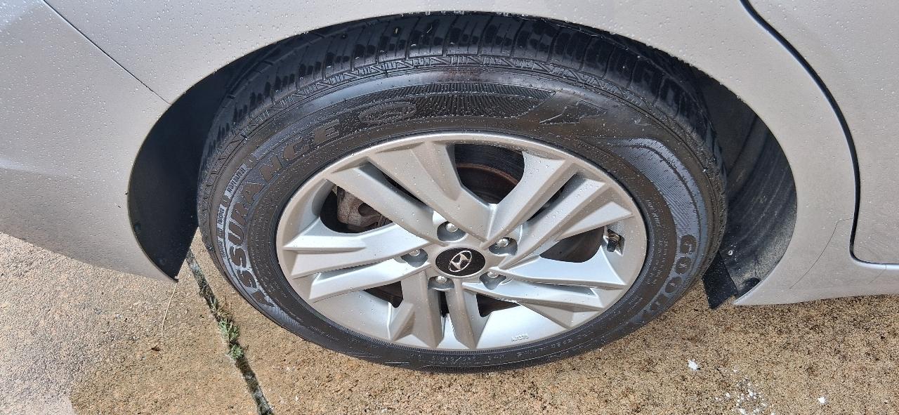 2020 Hyundai Elantra photo 7