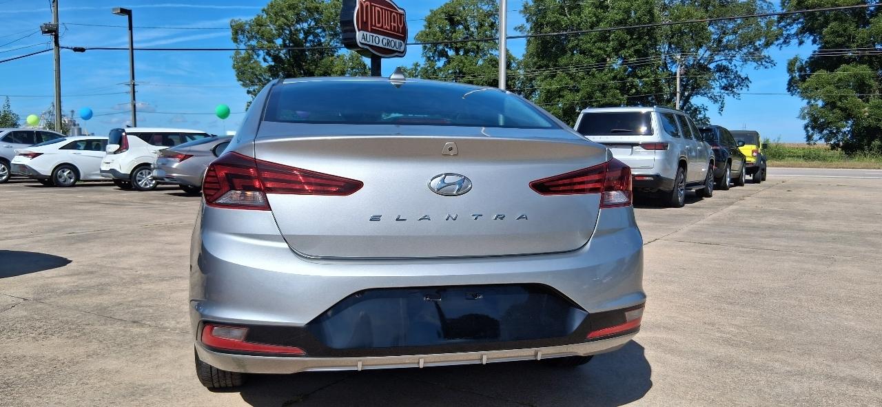 2020 Hyundai Elantra photo 3