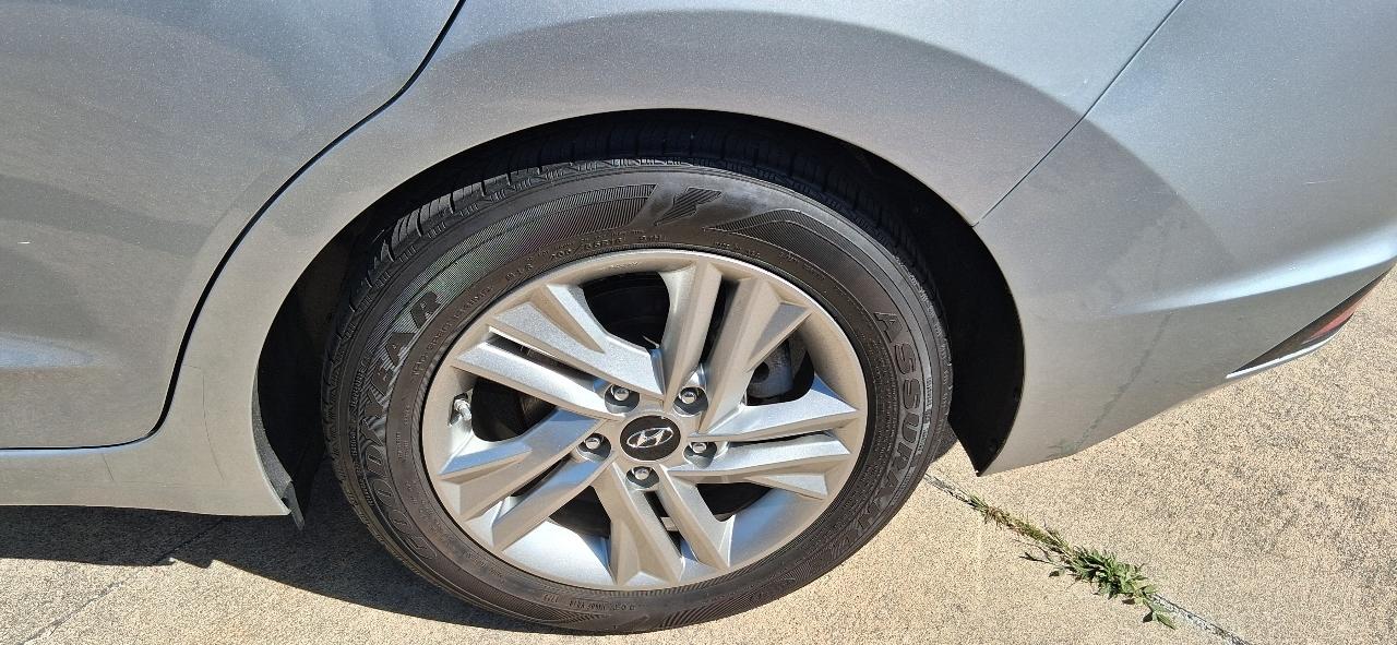 2020 Hyundai Elantra photo 4