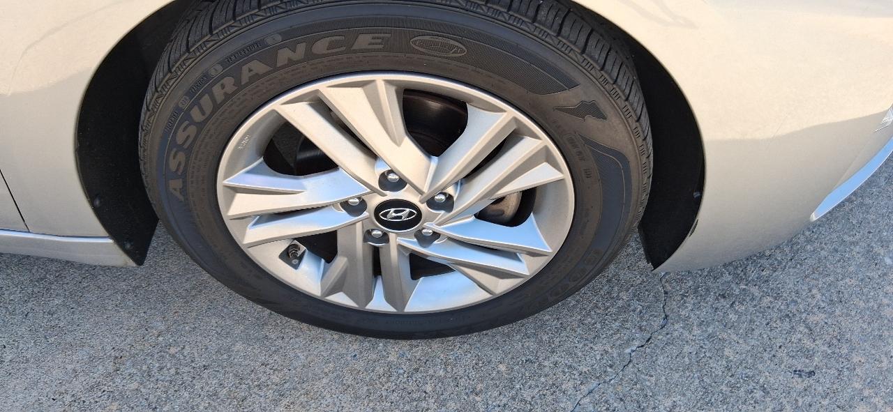 2020 Hyundai Elantra photo 6