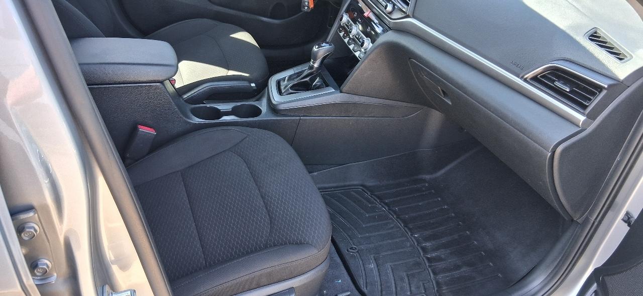 2020 Hyundai Elantra photo 8