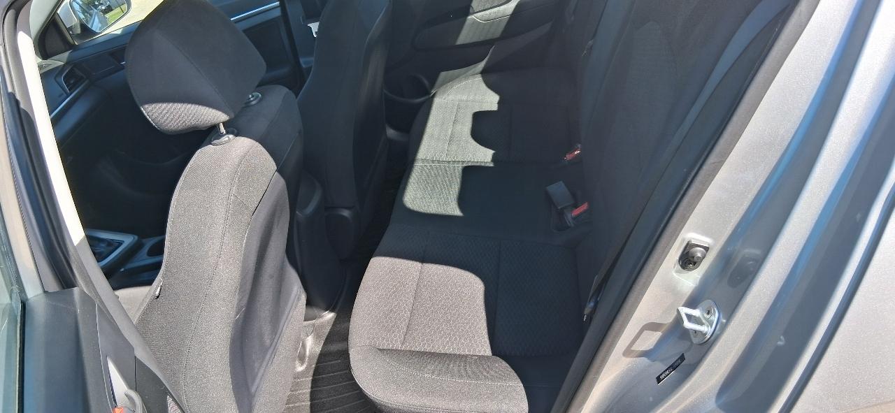 2020 Hyundai Elantra photo 9