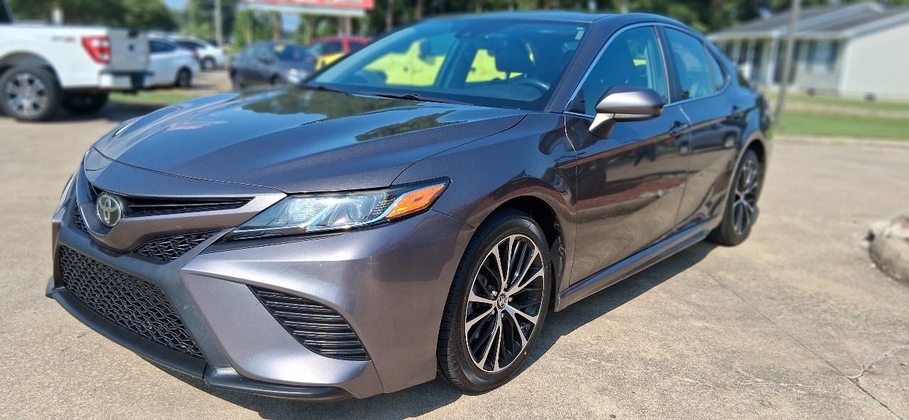 Toyota Camry SE Auto (Natl) 2020