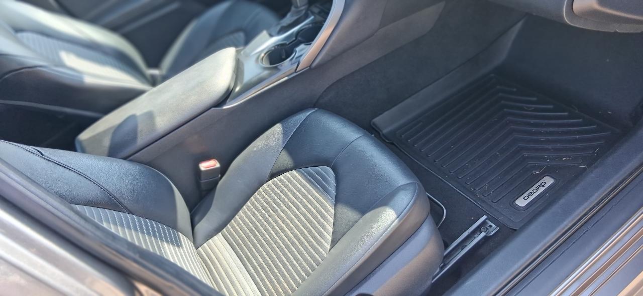Toyota Camry SE Auto (Natl) 2020