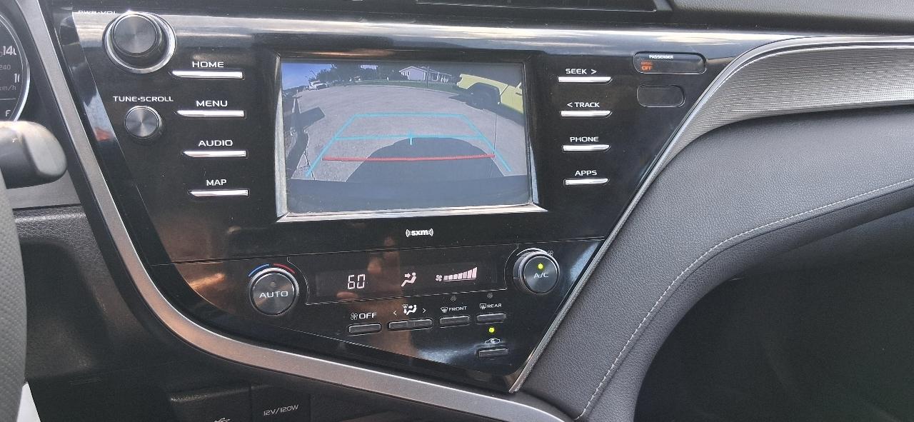Toyota Camry SE Auto (Natl) 2020