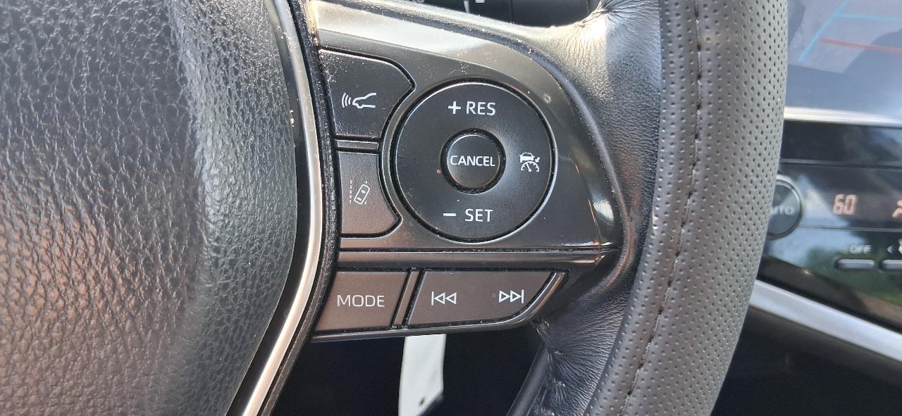 Toyota Camry SE Auto (Natl) 2020