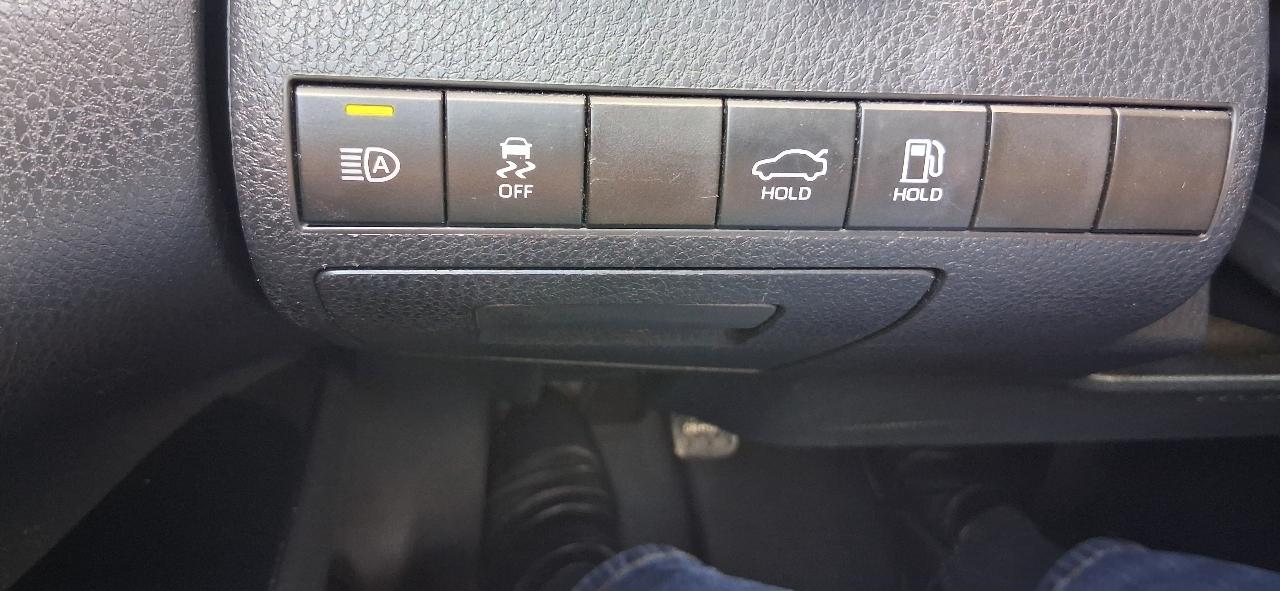 Toyota Camry SE Auto (Natl) 2020