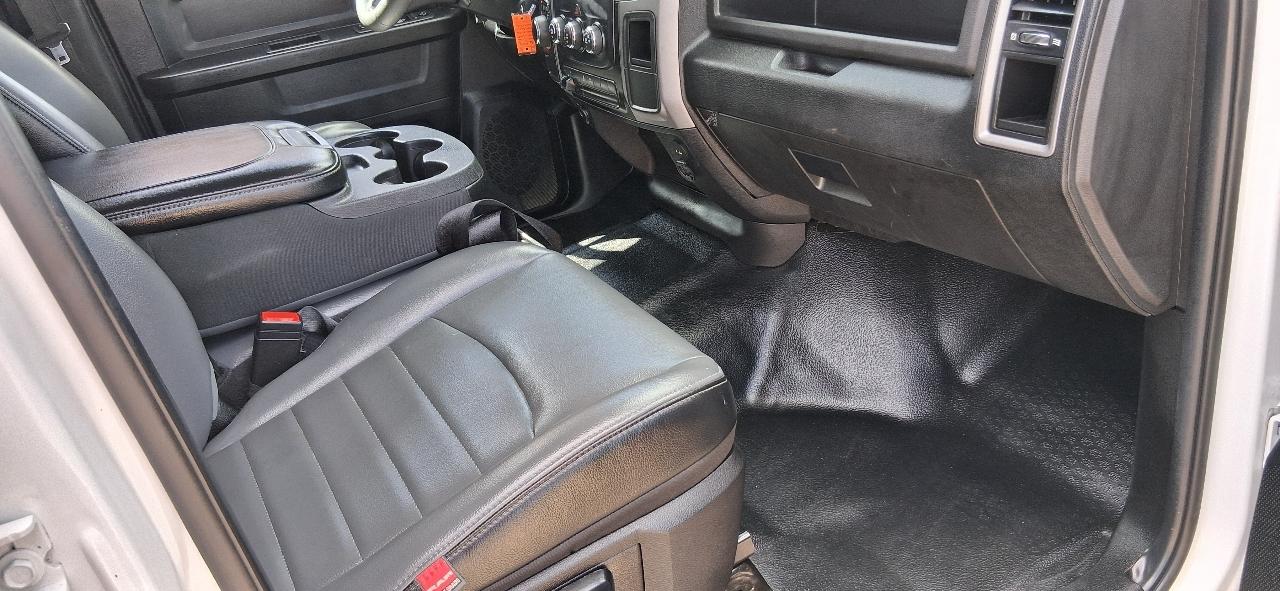 RAM 1500 Classic Tradesman 4x2 Crew Cab 6'4" Box 2022