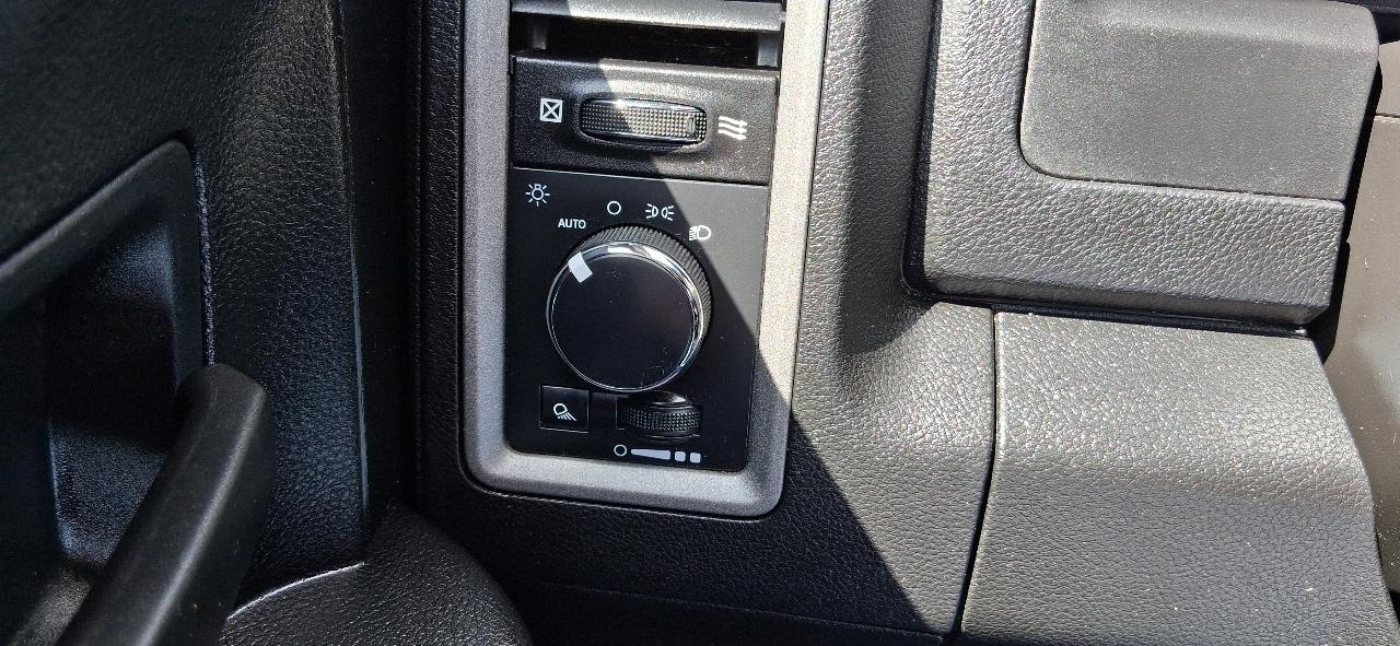 RAM 1500 Classic Tradesman 4x2 Crew Cab 6'4" Box 2022