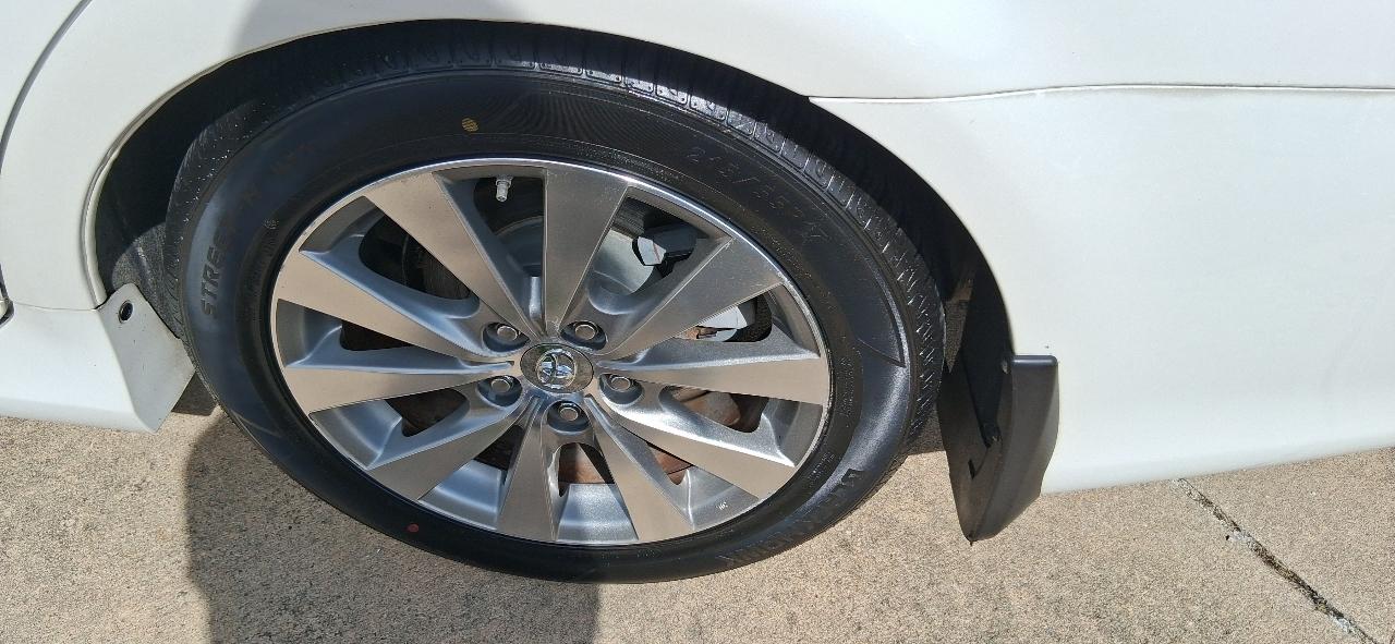 Toyota Avalon 4dr Sdn (Natl) 2012