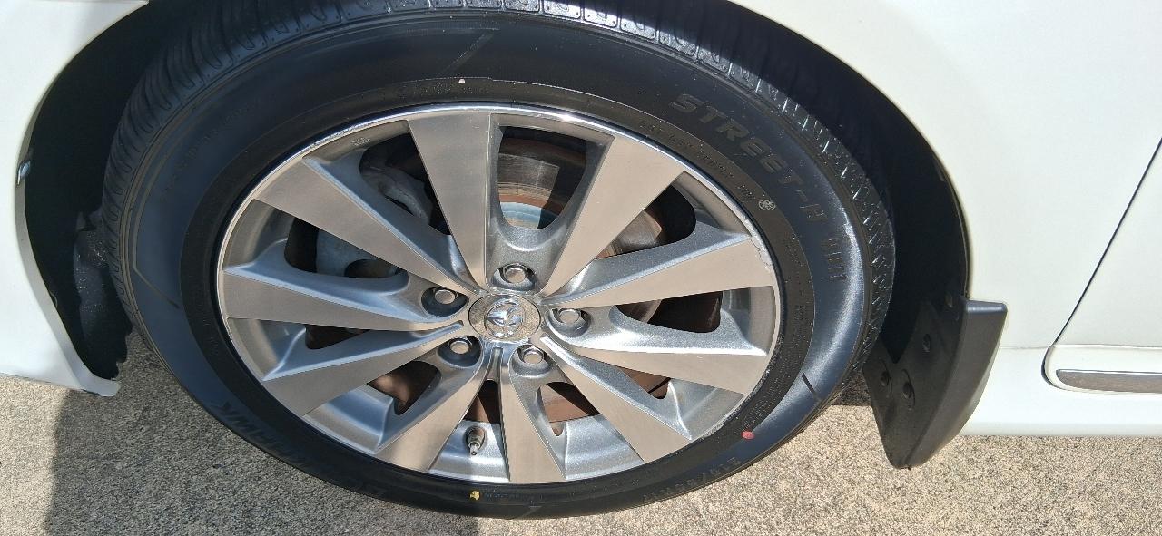 Toyota Avalon 4dr Sdn (Natl) 2012