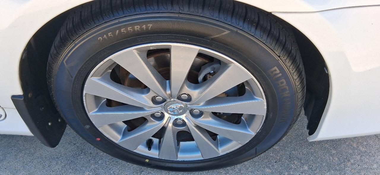 Toyota Avalon 4dr Sdn (Natl) 2012