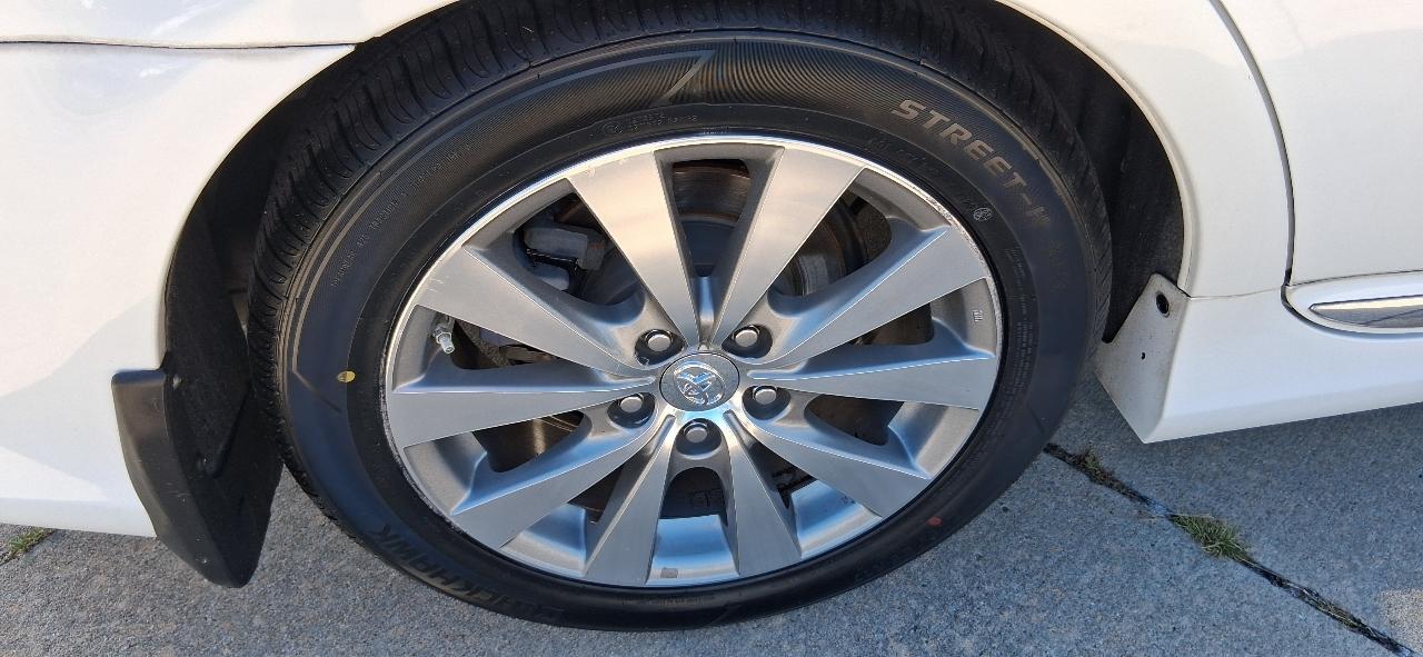 Toyota Avalon 4dr Sdn (Natl) 2012