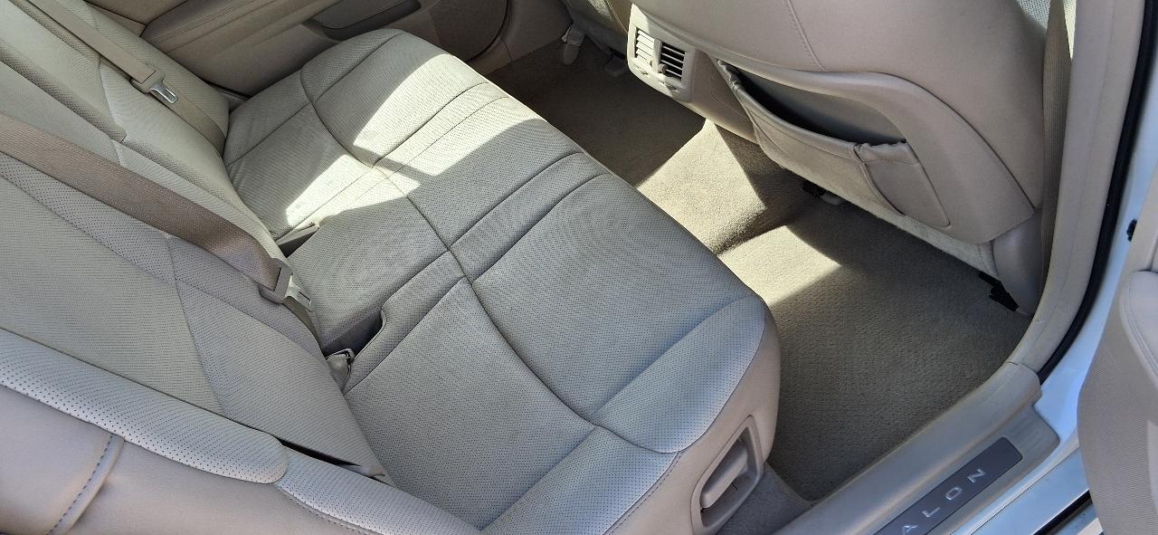 Toyota Avalon 4dr Sdn (Natl) 2012