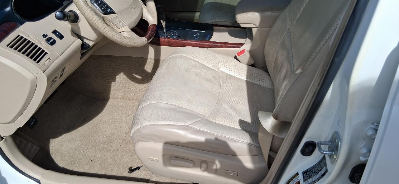Toyota Avalon 4dr Sdn (Natl) 2012