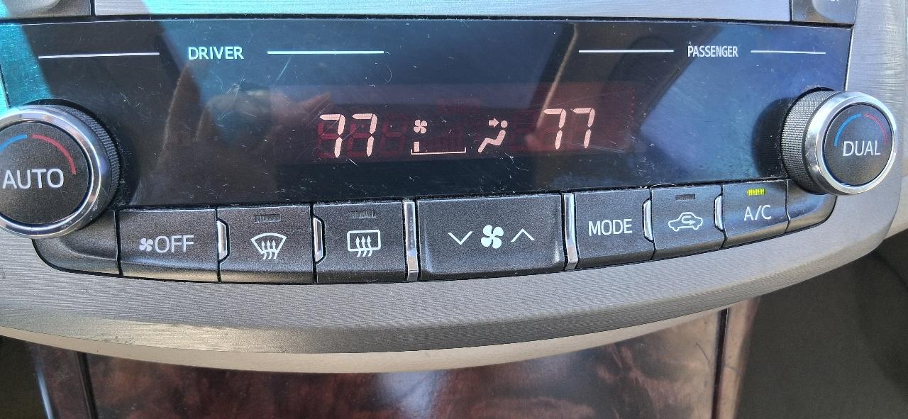 Toyota Avalon 4dr Sdn (Natl) 2012