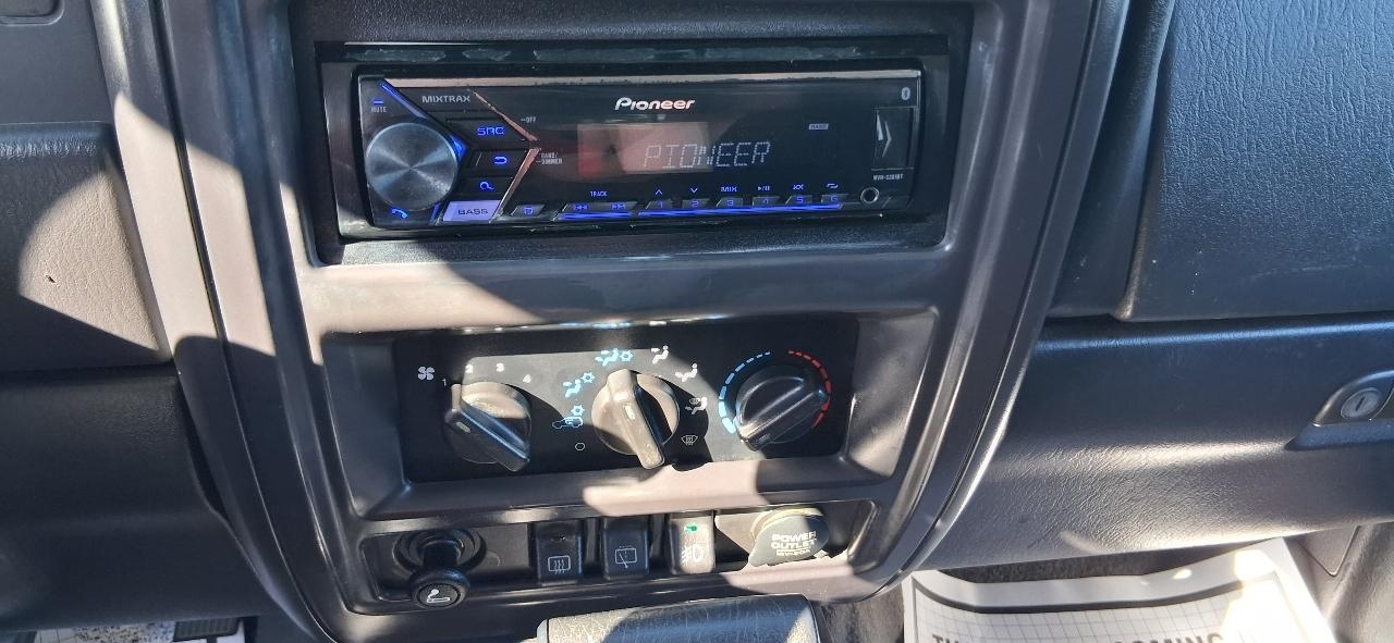 Jeep Cherokee 4dr Classic 4WD 1999