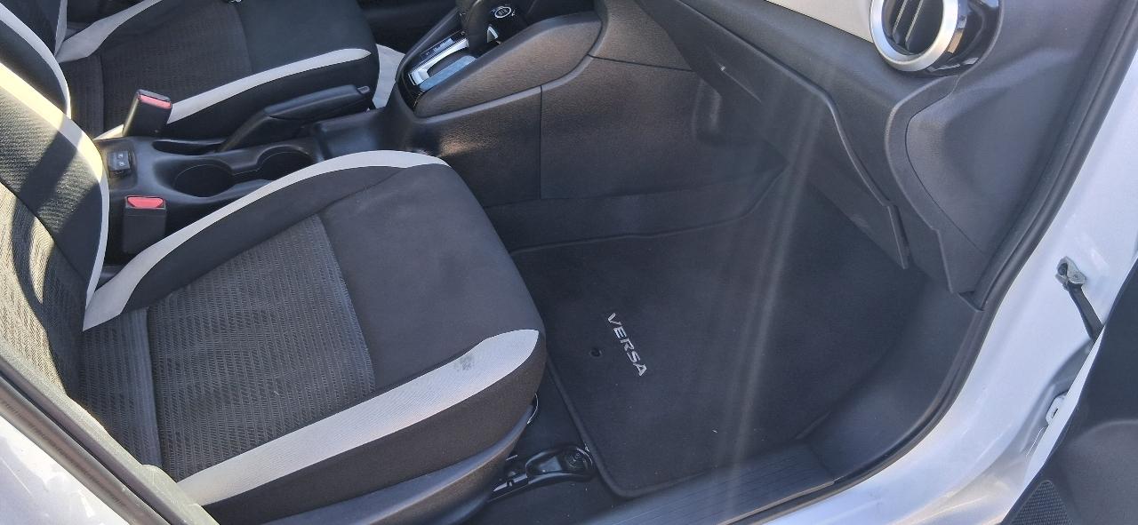 Nissan Versa SV CVT 2022
