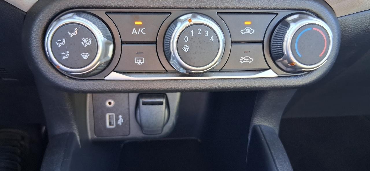 Nissan Versa SV CVT 2022
