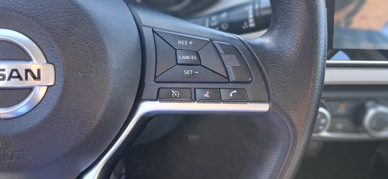 Nissan Versa SV CVT 2022
