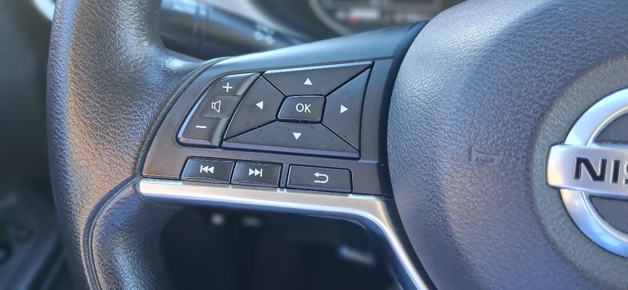 Nissan Versa SV CVT 2022