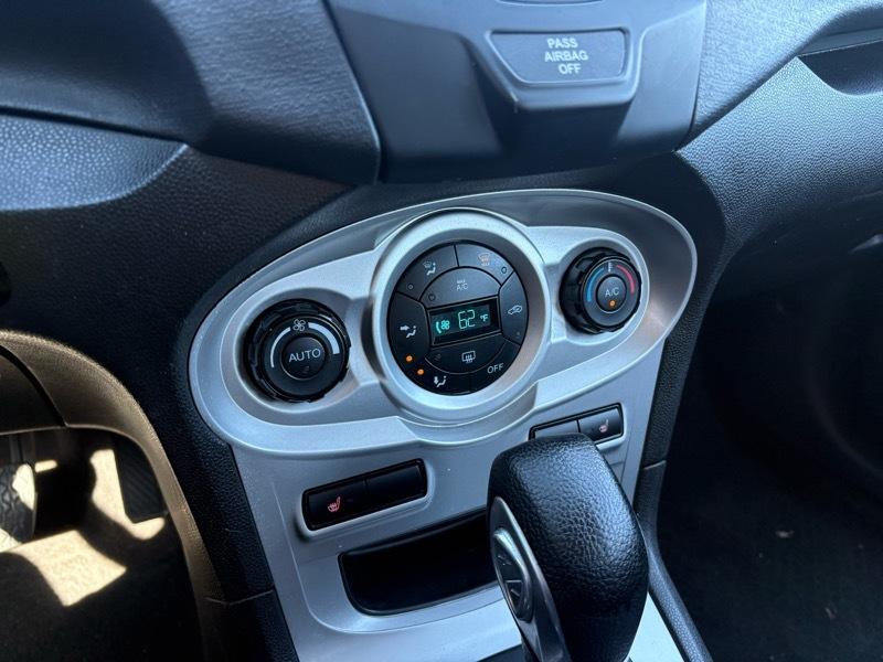 Ford Fiesta SE Hatchback 2015