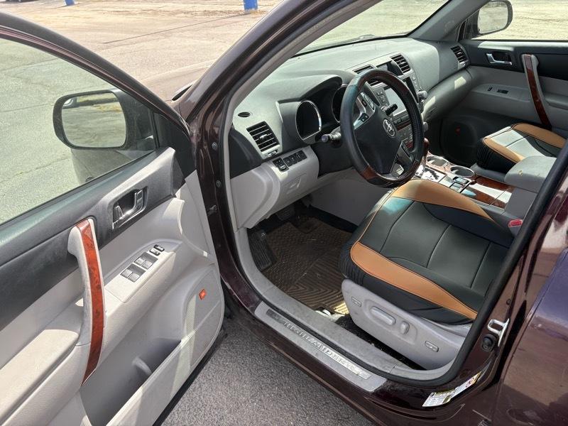 Toyota Highlander Limited 4WD 2011