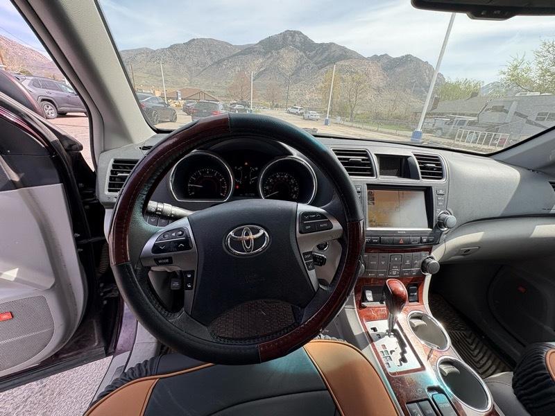 Toyota Highlander Limited 4WD 2011