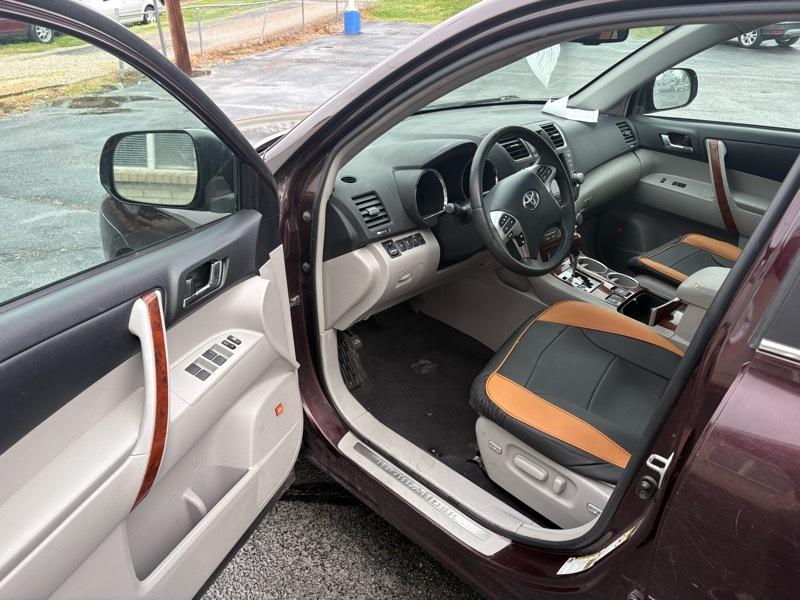 Toyota Highlander Limited 4WD 2011