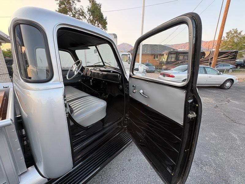 Chevrolet 3/4 Ton Pickups  1948