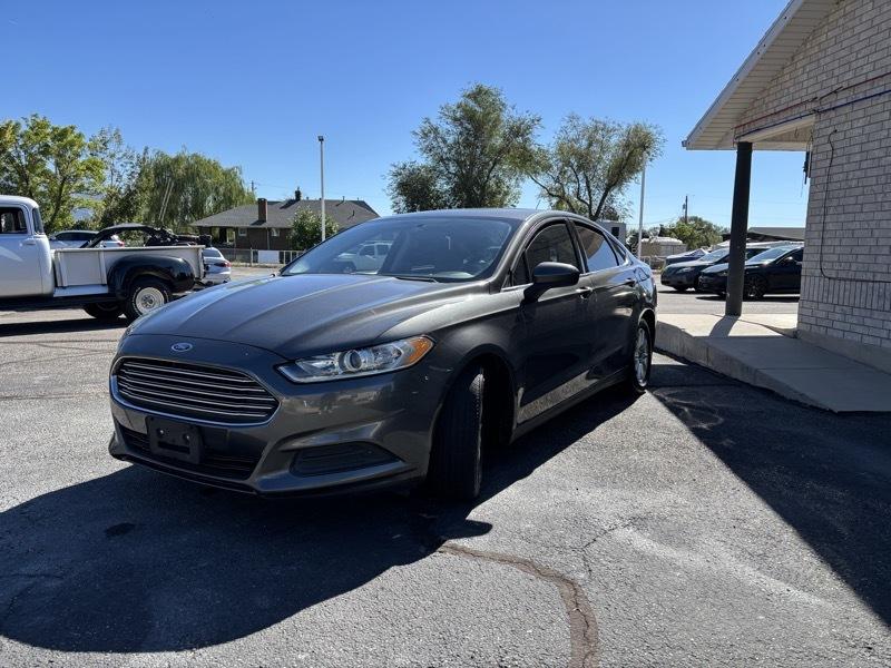 Ford Fusion S 2016