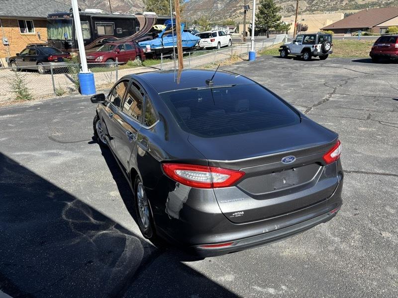 Ford Fusion S 2016