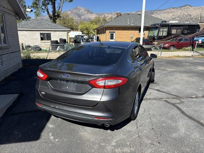 Ford Fusion S 2016