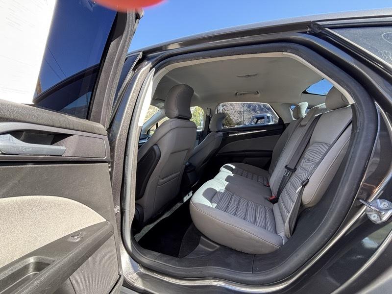 Ford Fusion S 2016