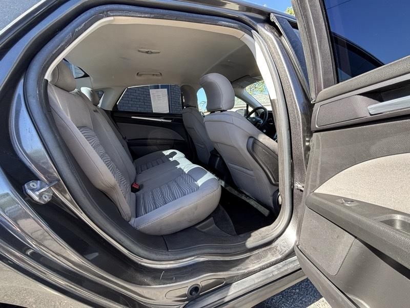 Ford Fusion S 2016