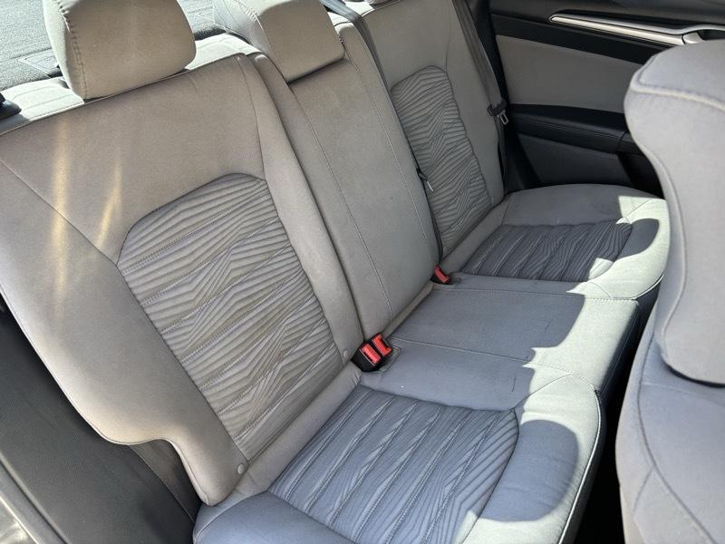 Ford Fusion S 2016