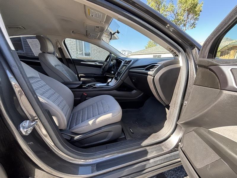 Ford Fusion S 2016