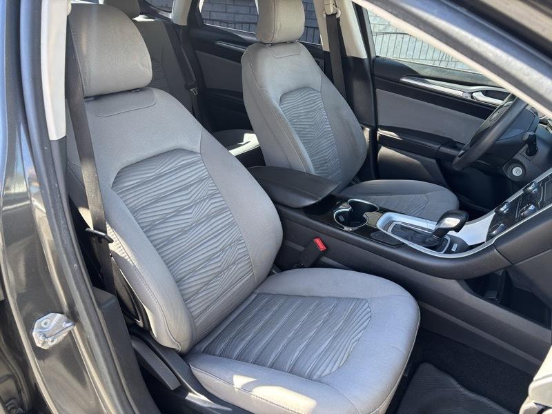 Ford Fusion S 2016