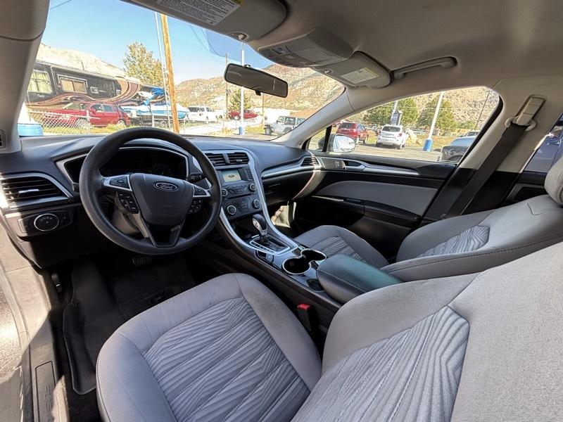 Ford Fusion S 2016