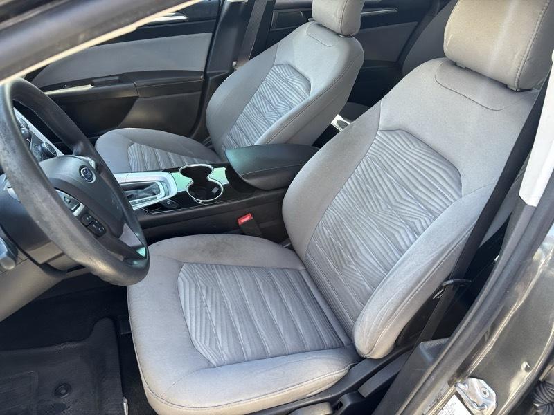 Ford Fusion S 2016