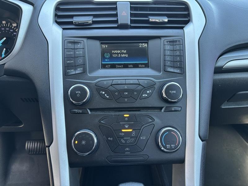 Ford Fusion S 2016