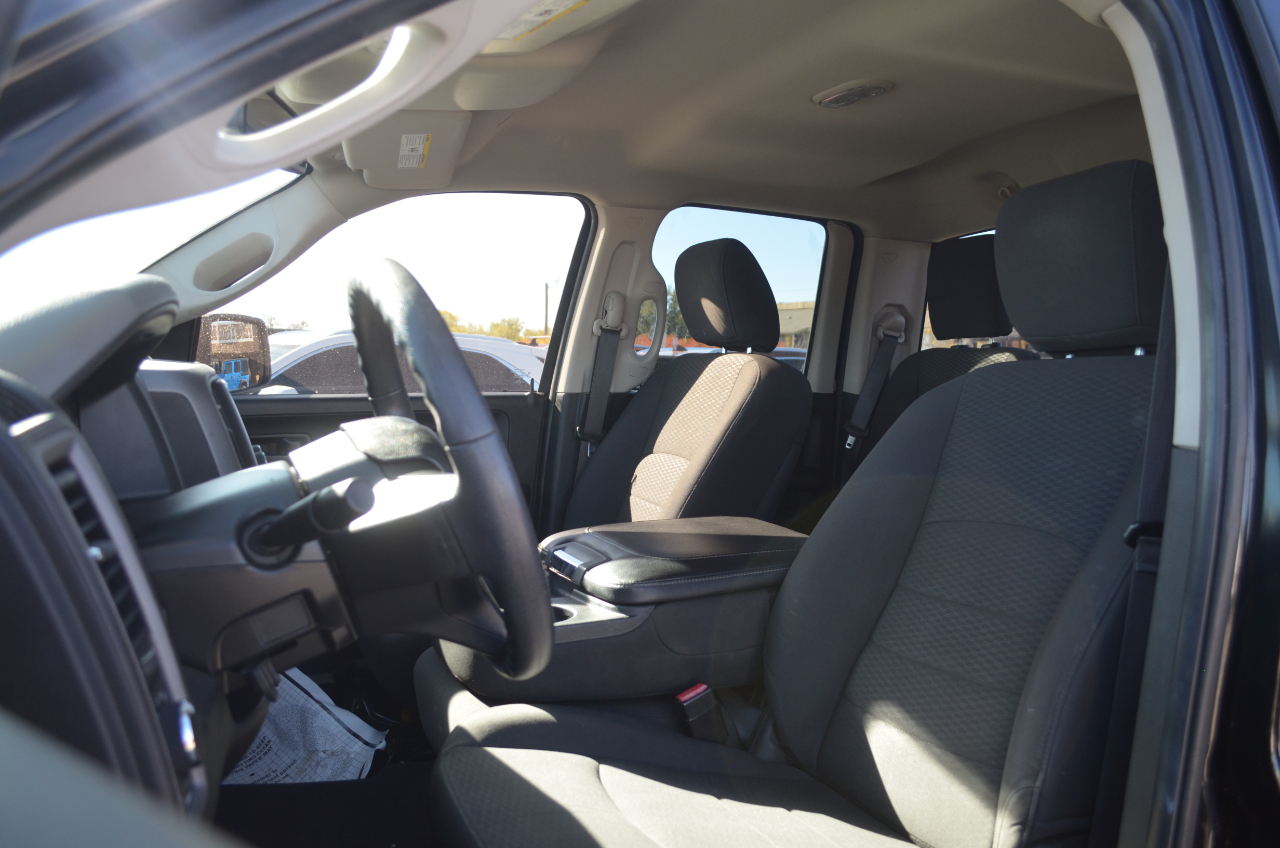 RAM 1500 Classic Tradesman 4x2 Quad Cab 6'4" Box 2019