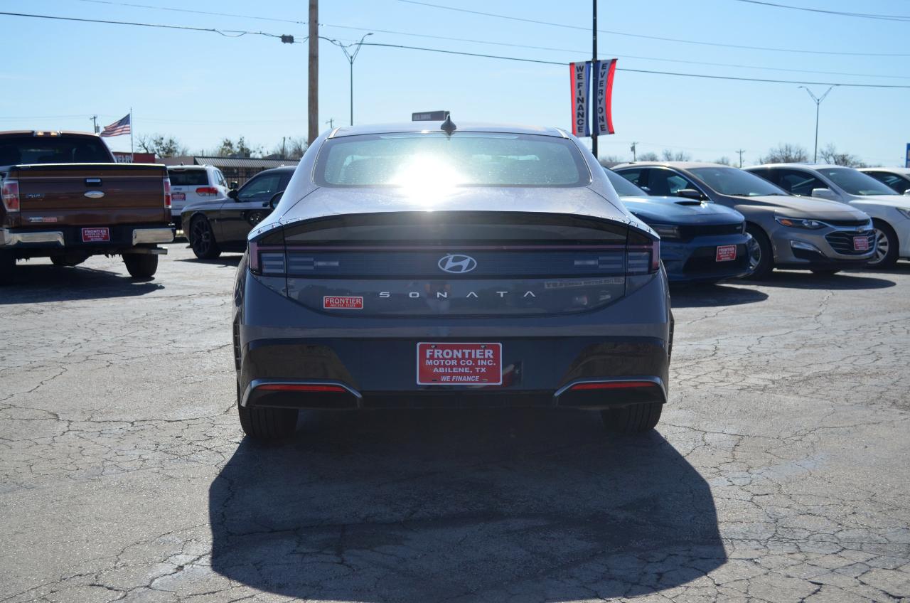 Hyundai Sonata SEL FWD 2025