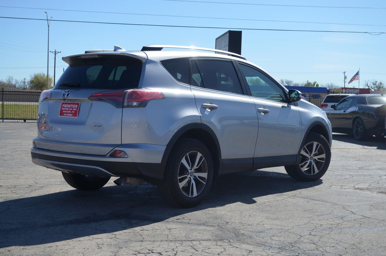 Toyota RAV4 XLE FWD (Natl) 2017