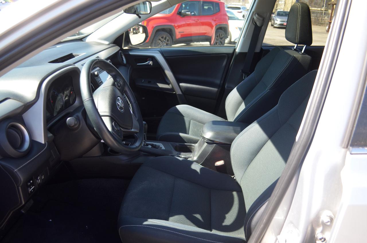 Toyota RAV4 XLE FWD (Natl) 2017