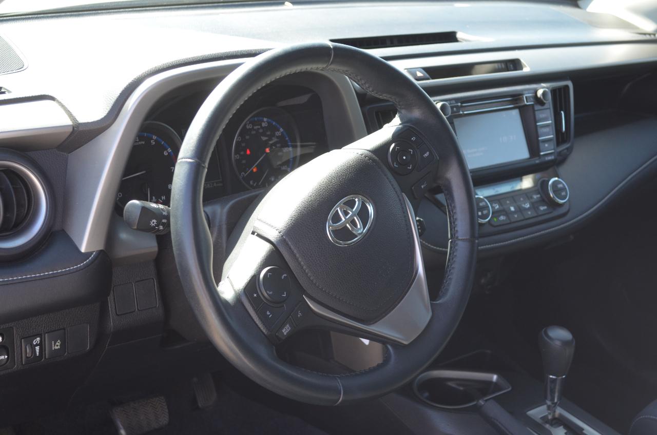 Toyota RAV4 XLE FWD (Natl) 2017