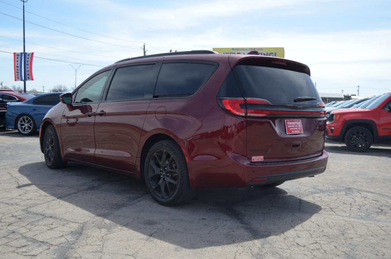 Chrysler Pacifica Touring FWD 2021