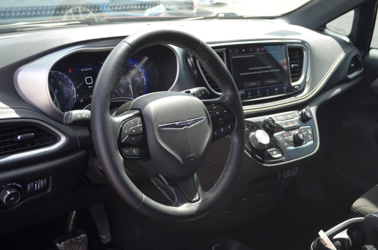 Chrysler Pacifica Touring FWD 2021